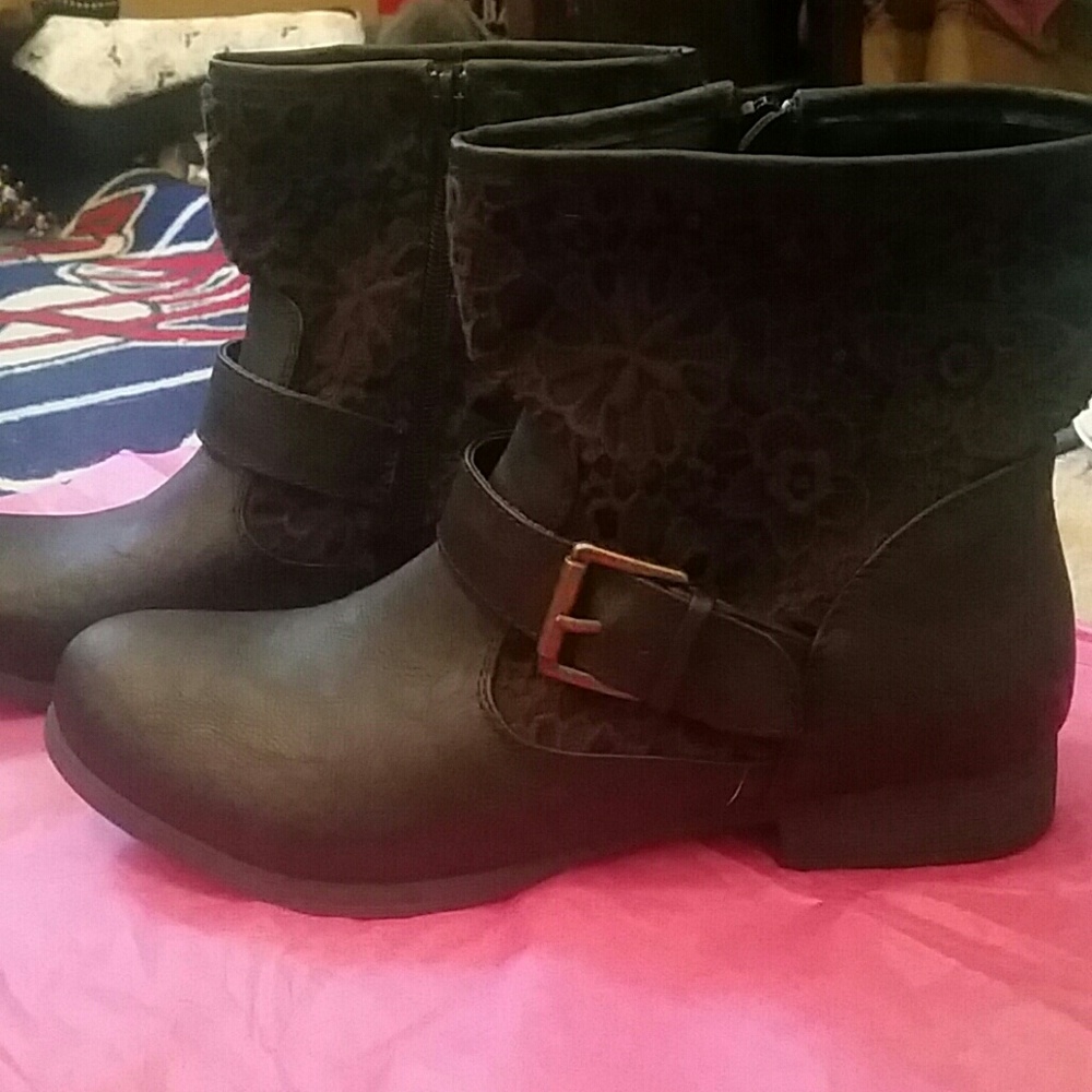 American Eagle size 7 ankle boots